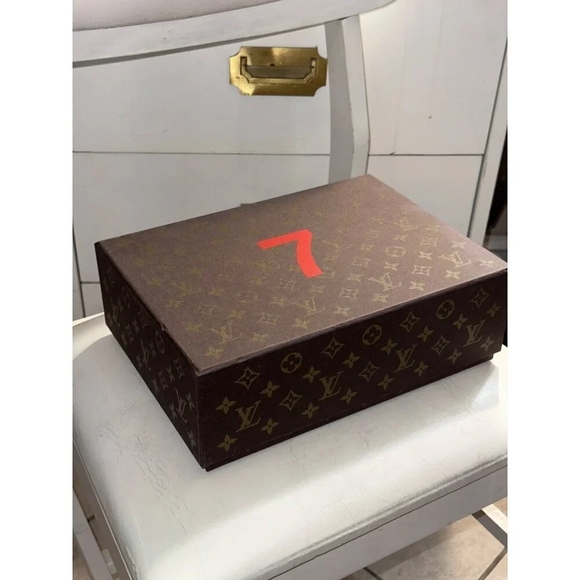 Louis Vuitton SS22 Show Invitation Beer Pong Cup & Ball Game- LT3260 - Picture 2 of 9